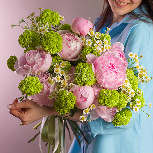 ЛЕТО В утреннем саду